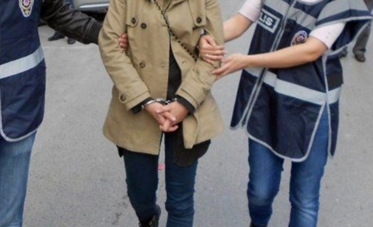 Kırmızı bültenle aranan FETÖ firarisi Menekşe Uyar yakalandı