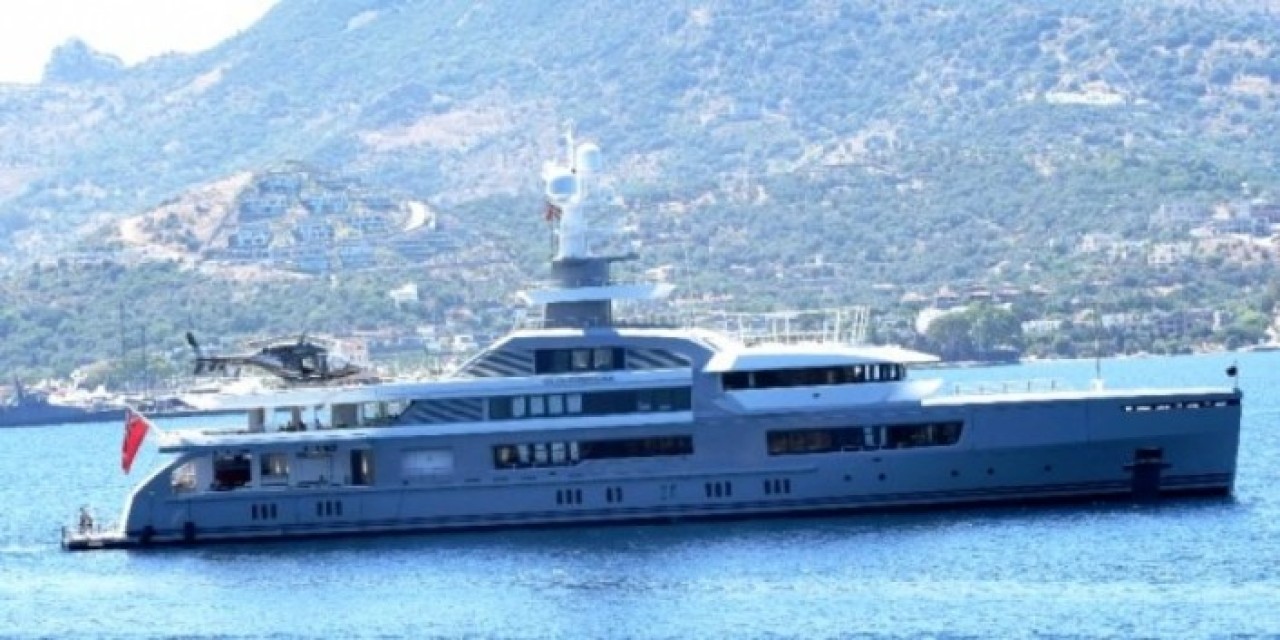 Lüks yatıyla Bodrum'a geldi,  bir günde 100 bin lira harcadı
