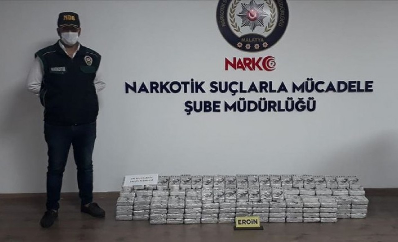 Malatya'da kamyon kasasına gizlenmiş 195 kilogram eroin ele geçirildi