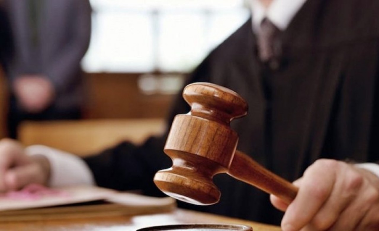 Müdürün,  kadın memurun kalçasını ellemesine 'Babacan tavır' kararı!