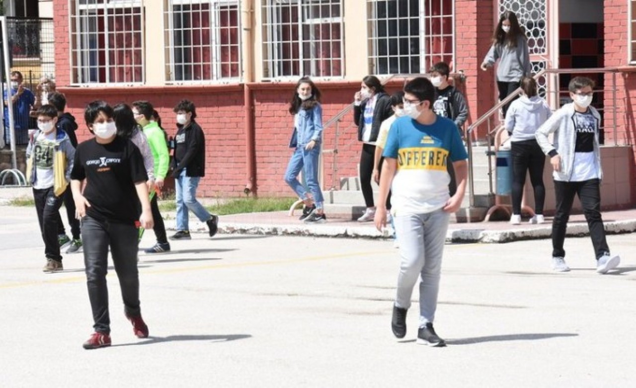 Okullarla ilgili flaş karar: Veliler ateş ölçecek!