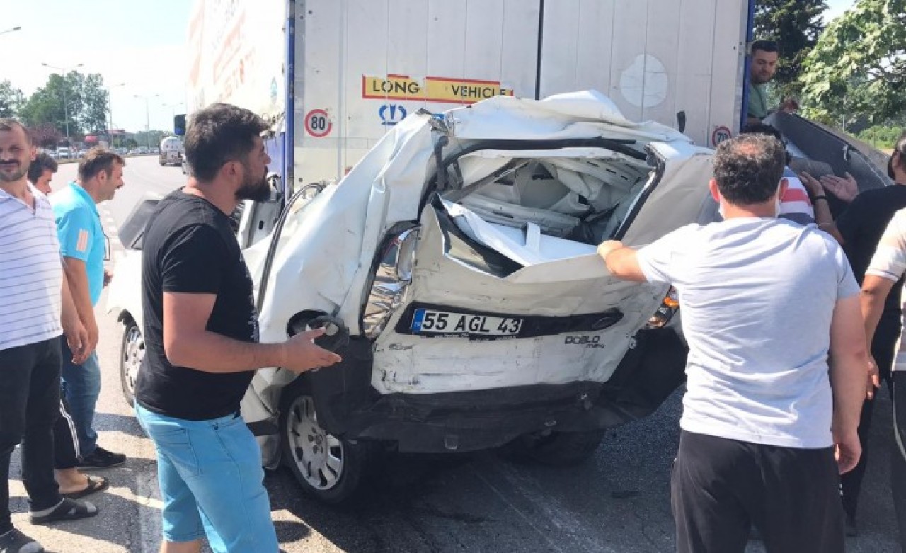 Otomobil iki TIR'ın arasında kaldı: Selim Yalın öldü