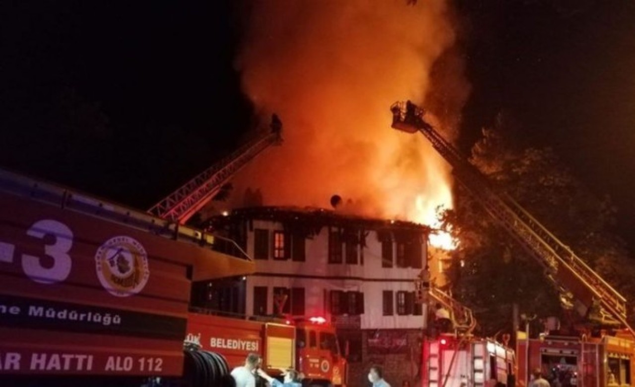 Safranbolu'da tarihi konaklar yandı