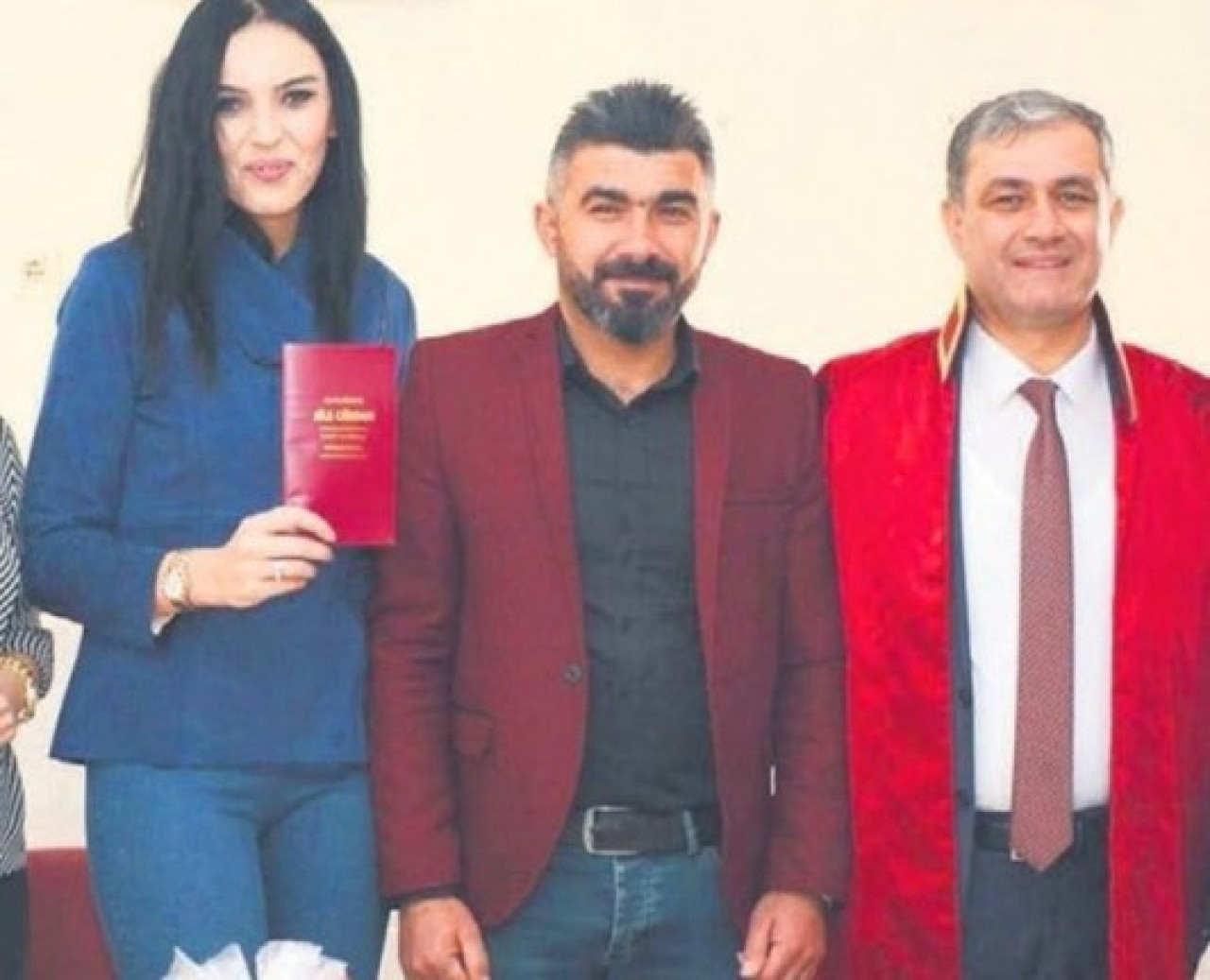 Şoförünün eşi Sümeyra Tilki ile aşk yaşadığı iddia edilen Elmalı Belediye Başkanı Halil Öztürk'ten açıklama