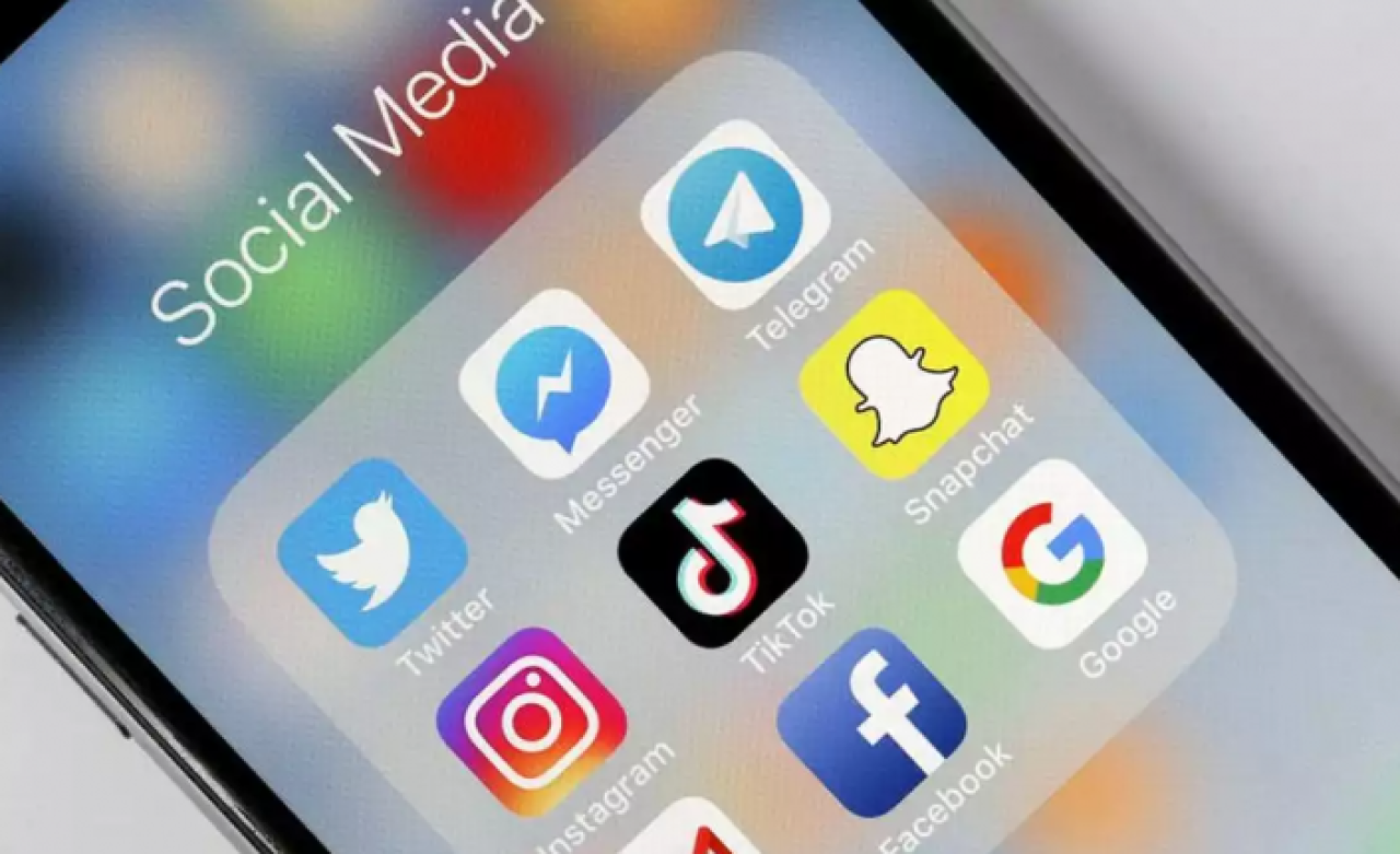 Sosyal medya düzenlemesinin detayları ortaya çıktı: Erdoğan,  ya Fransa ya ABD modelini uygulayacak!