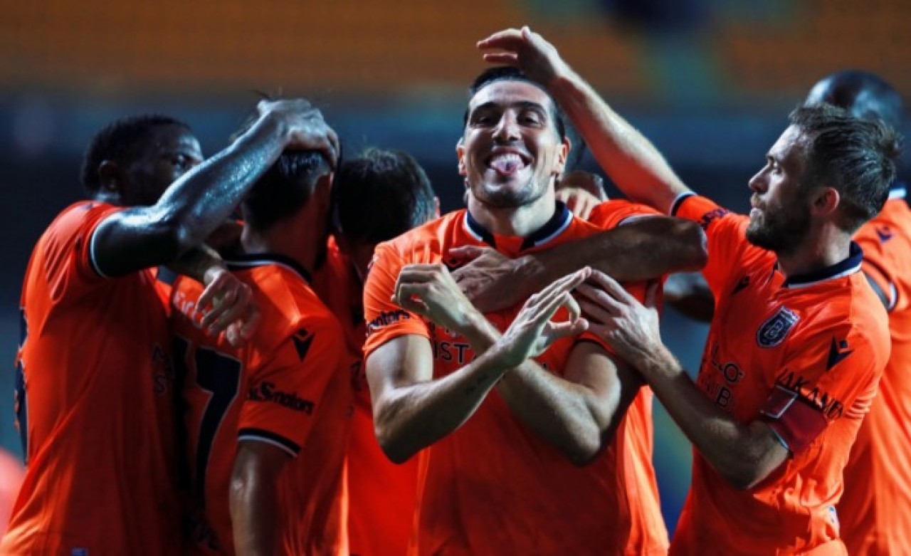 Tarihe geçmeye kaldı 3 maç: Başakşehir koşuyor!