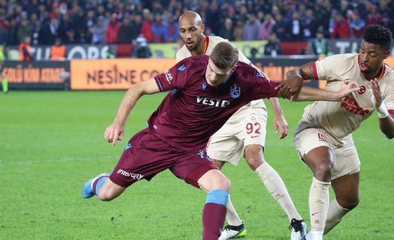 Trabzonspor,  Galatasaray'a havlu attırdı!