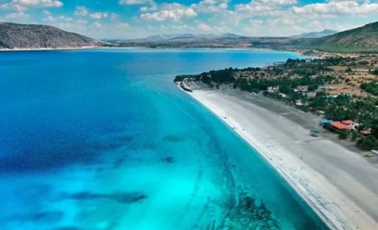 Türkiye'nin Maldivleri Salda Gölü'nde sigara içmek yasaklandı