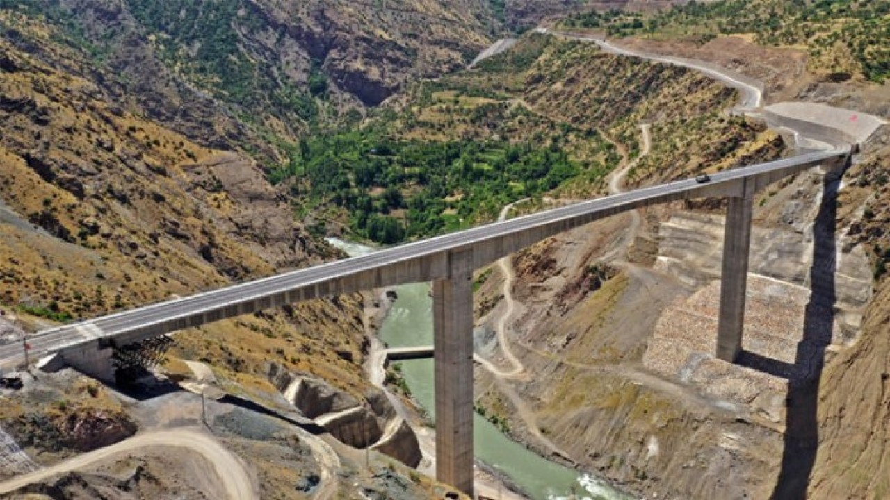 Türkiye'nin en yüksek köprüsü açılıyor: 5 saatlik yol 2 saate iniyor