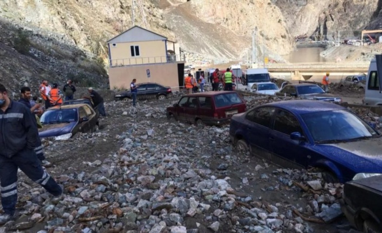 Artvin'de sel felaketi: 4 kişi hayatını kaybetti