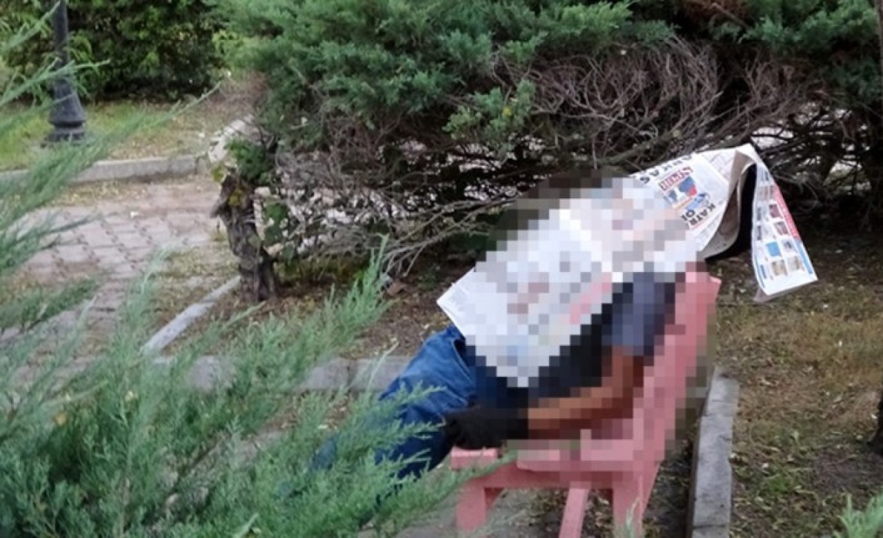 60 yaşındaki Hüseyin Akça oturduğu bankta ölü bulundu