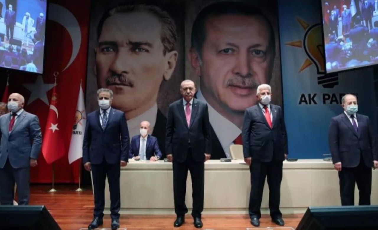 8 belediye başkanı AK Parti'ye geçti