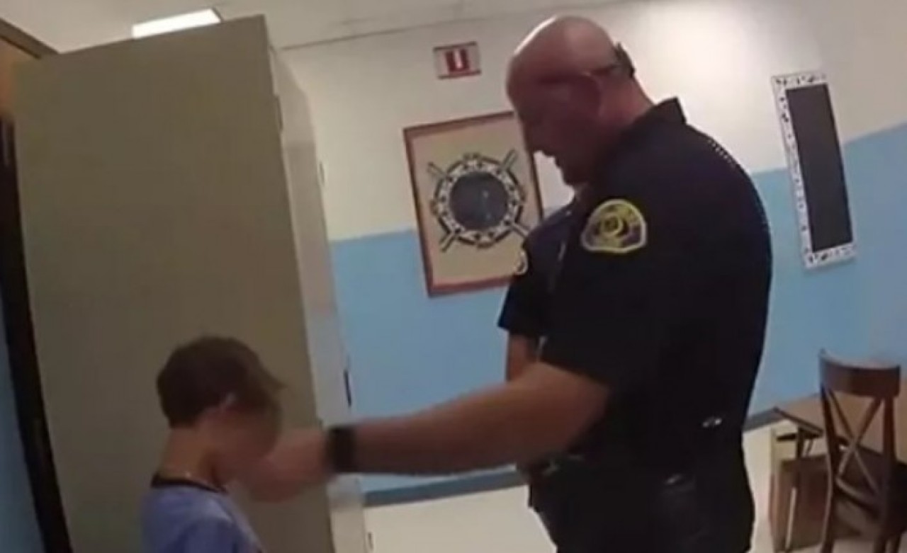 ABD polisinden 8 yaşındaki engelli çocuğa ters kelepçe