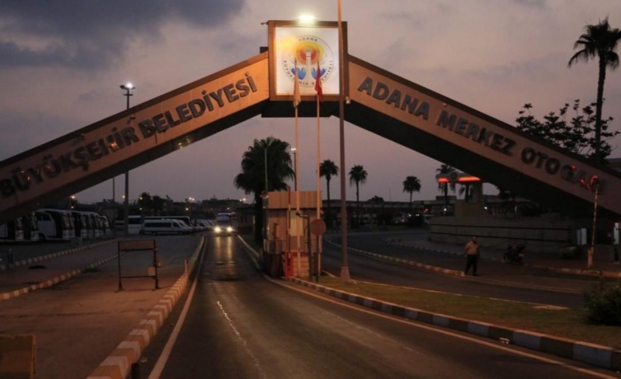 Adana Otogarı'nda iğrenç olay: Uyuyan kadını önce taciz etti,  ardından telefonunu çaldı!