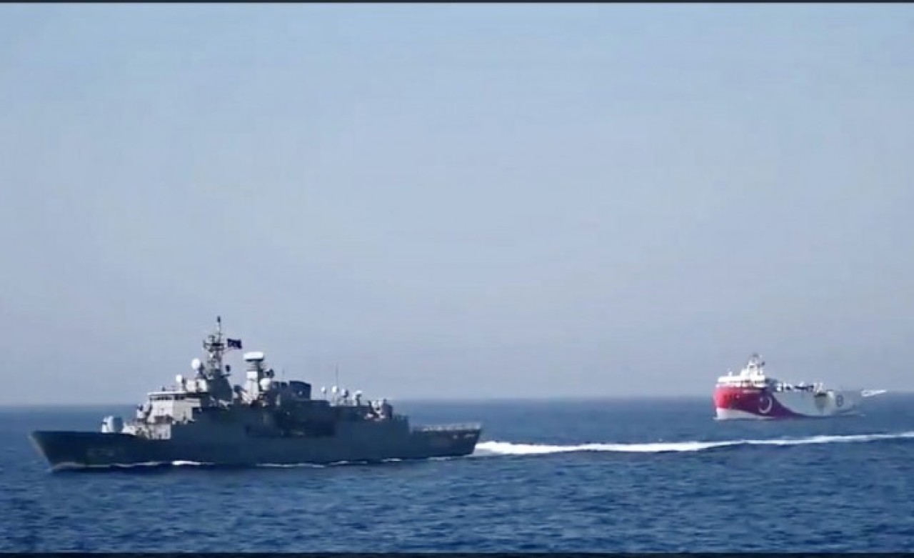 Akdeniz'de ilk temas: Kemalreis geldi,  Yunan fırkateyni kaçtı! 