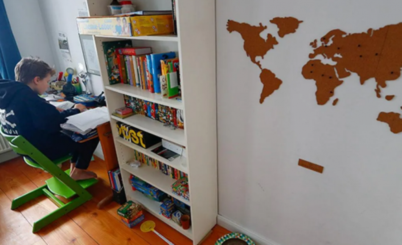 Almanya'da okulların açılmasıyla kapanması bir oldu!