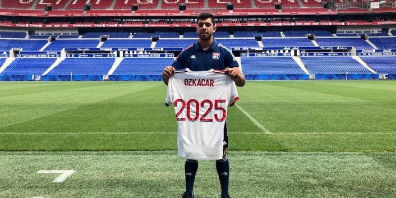 Altaylı 19 yaşındaki Cenk Özkaçar,  Avrupa devine transfer oldu