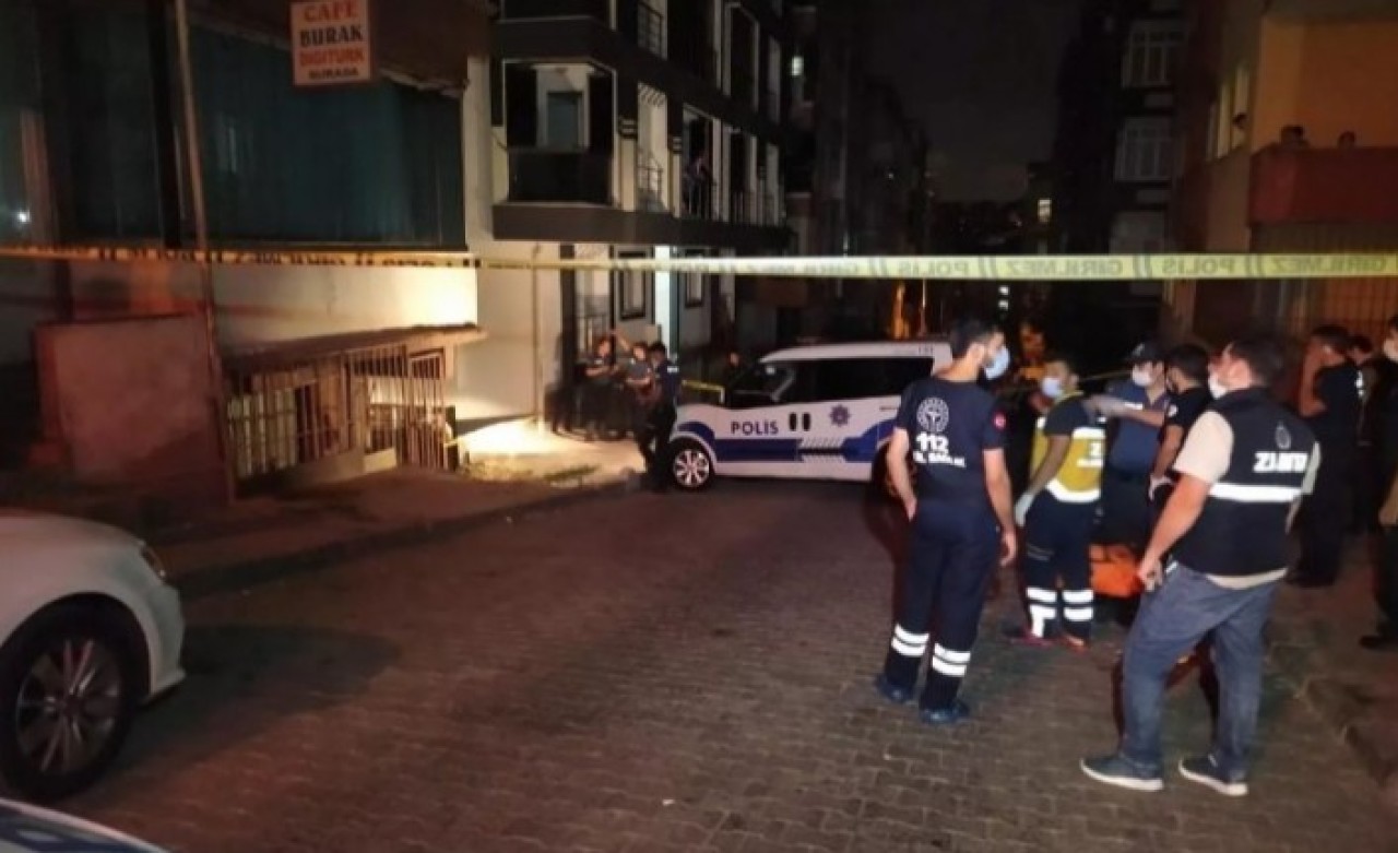 Bahçelievler'de feci olay! Balkonla birlikte aşağıya düştü