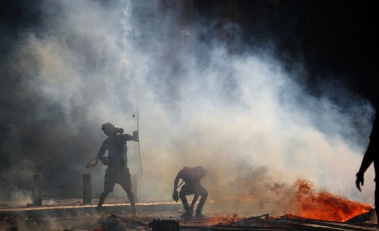 Beyrut alev alev: 1 polis öldü,  200 yaralı