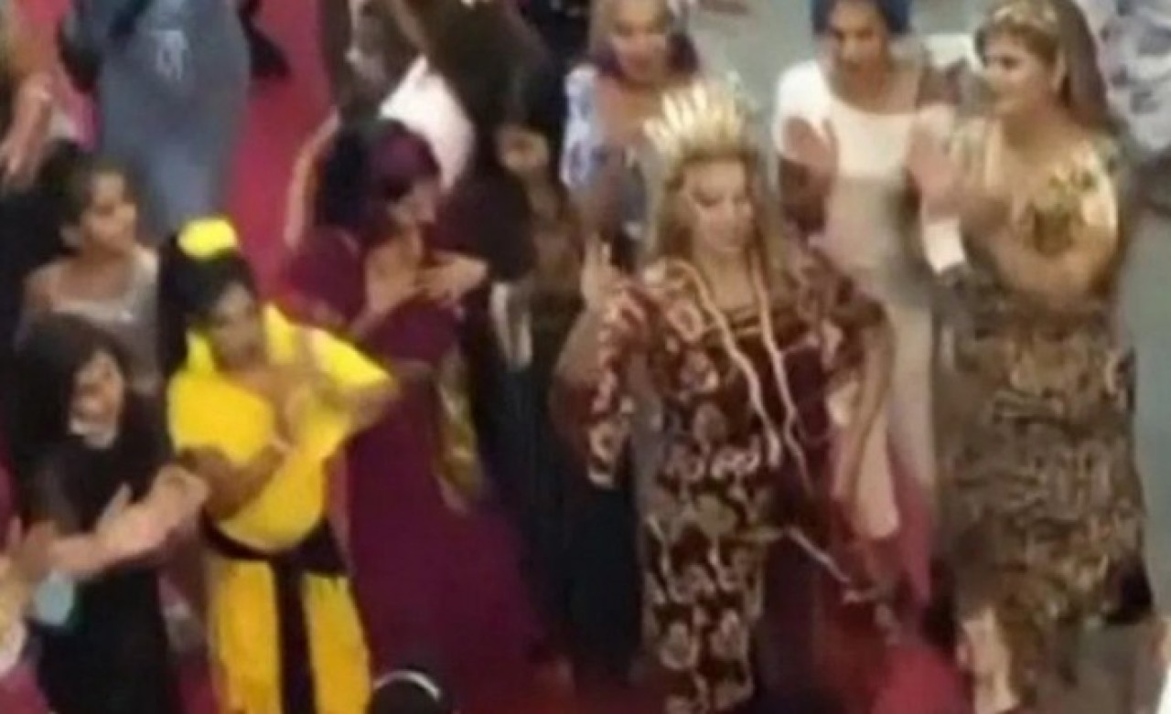 Bursa'da şoke eden manzara! Düğünde maske ve sosyal mesafe unutuldu