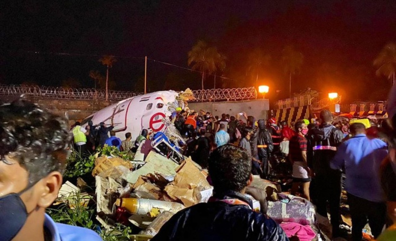 Büyük facia: 191 yolculu uçak iniş sırasında düştü