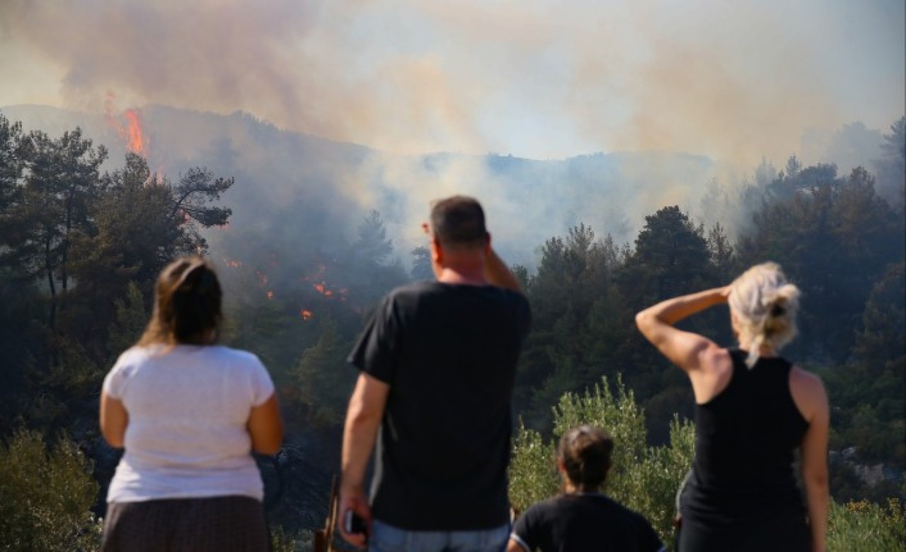 Cayır cayır yanıyoruz: Bir günde 15 yangın daha,  evlere sıçradı