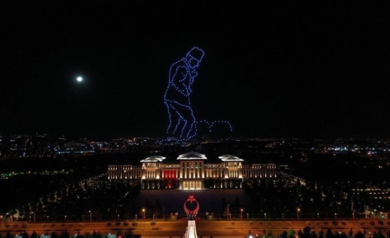 Cumhurbaşkanlığı Külliyesi'nde muhteşem gösteri: Zafer göklere yazıldı