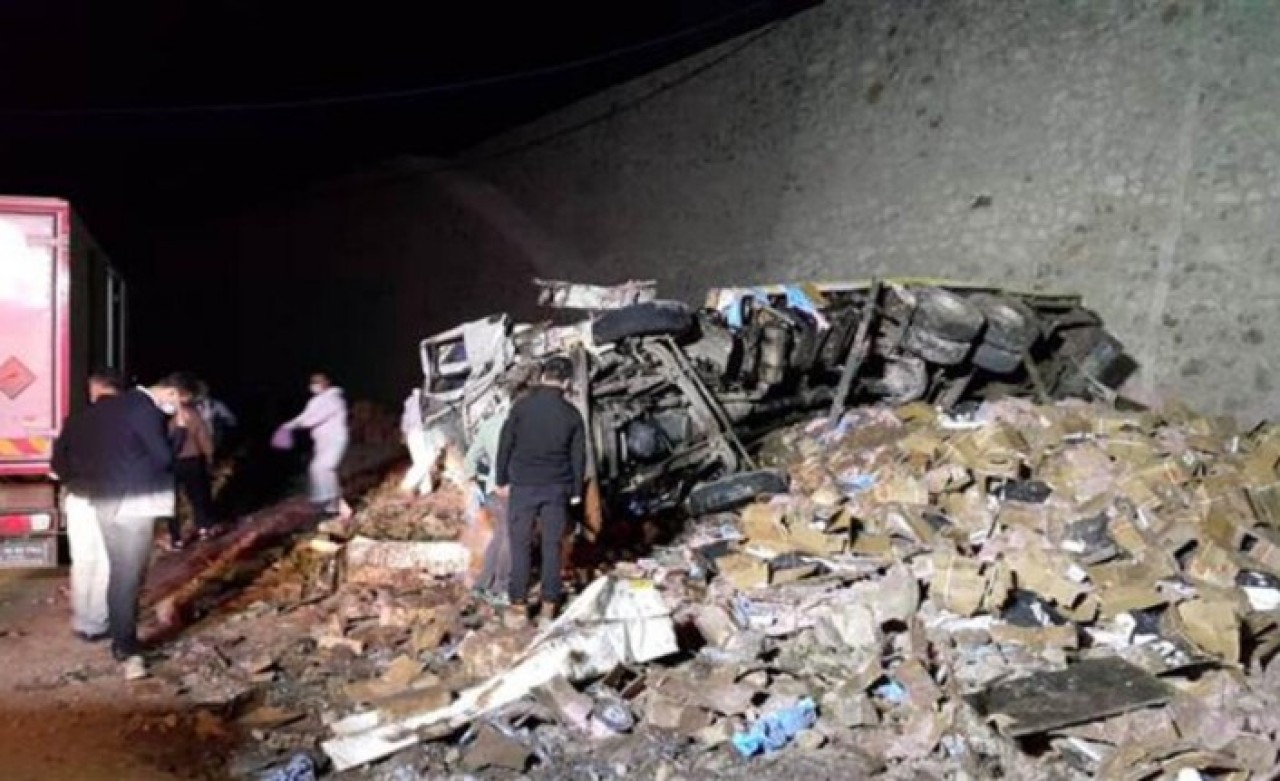 Dinamit yüklü kamyon devrildi: Turgut Çetin ve Kenan Çetin öldü