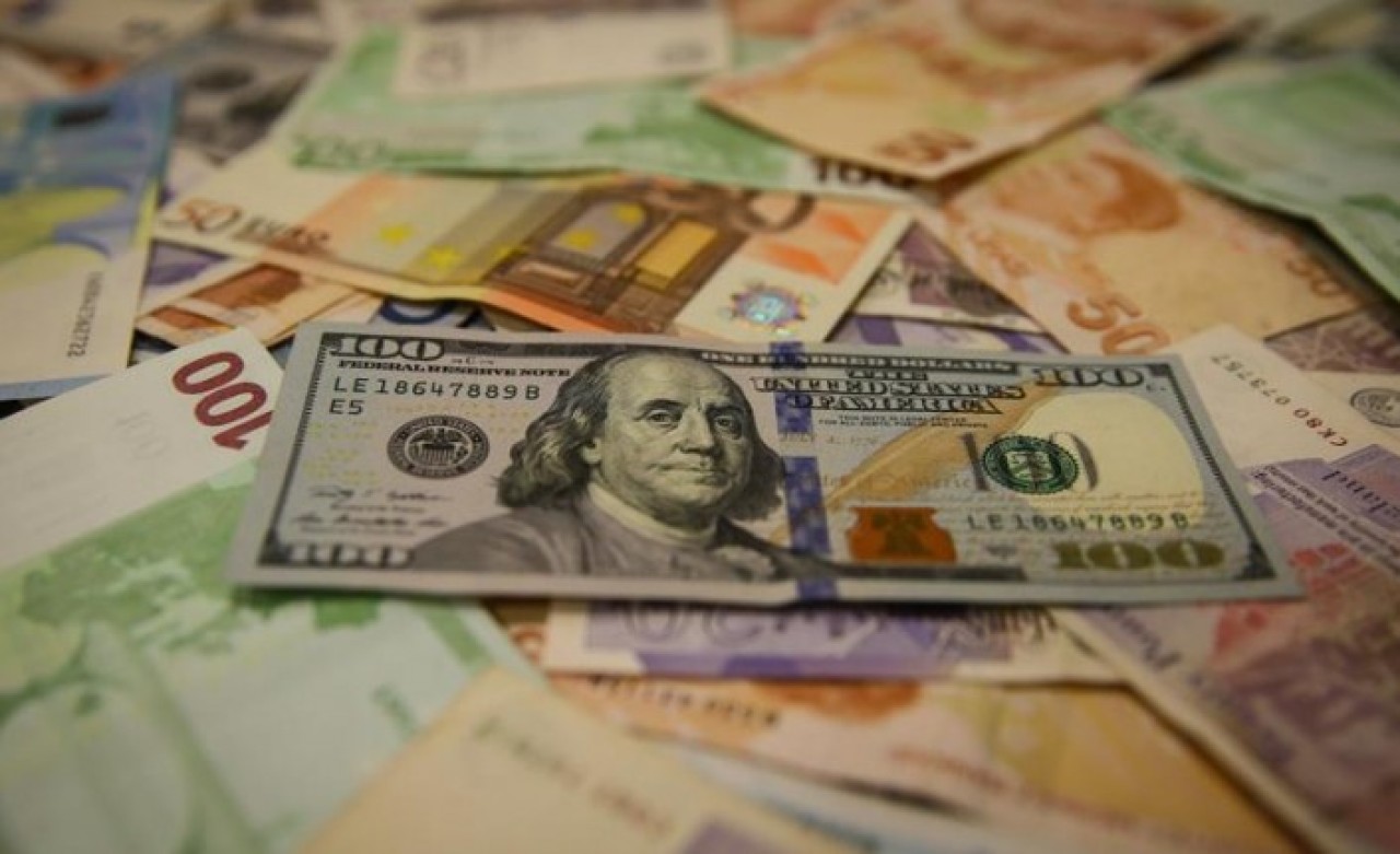 Dolar ve euro tarihi zirvelerini yeniledi