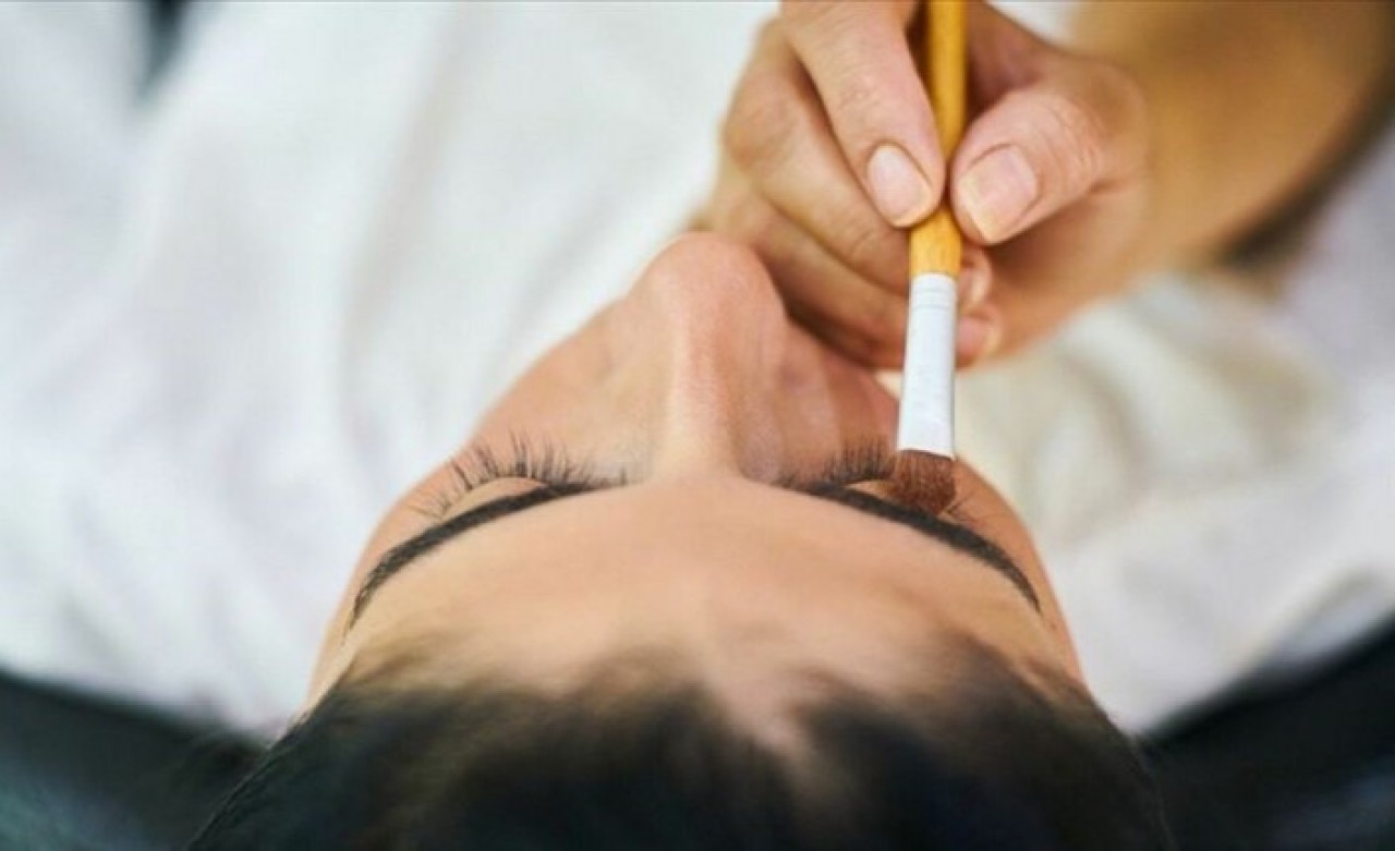 Düğünde aynı makyaj malzemesini kullanan 35 kişiye koronavirüs bulaştı