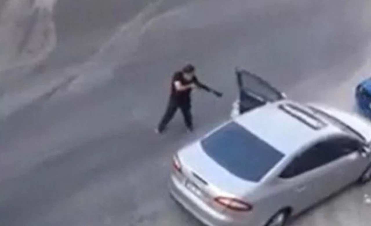 "Eşime baktın" dedi,  defalarca ateş etti