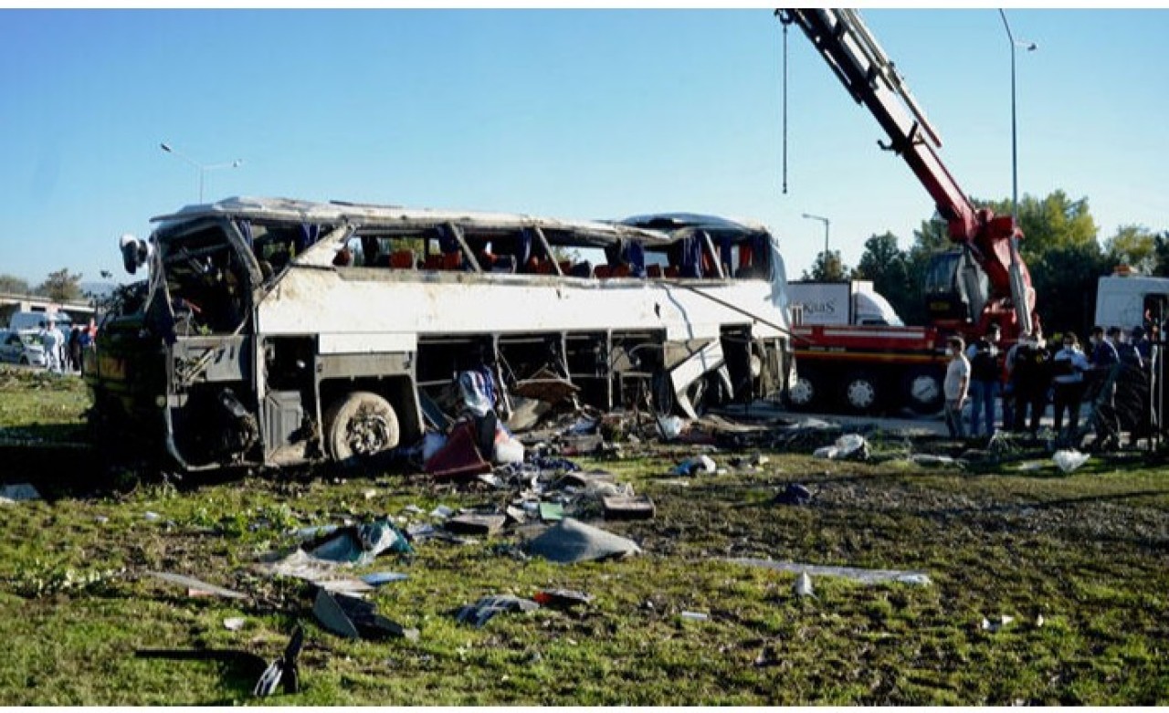Eskişehir'de işçileri taşıyan otobüs devrildi: Hüseyin Bayramoğlu ve Zuhal Boz öldü
