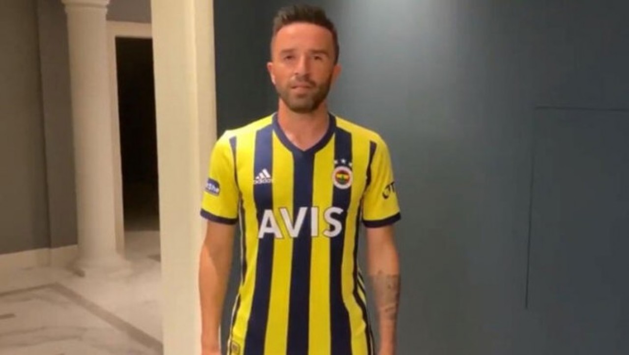 Gökhan Gönül,  Beşiktaş'a veda etti,  Fenerbahçe formasını giydi