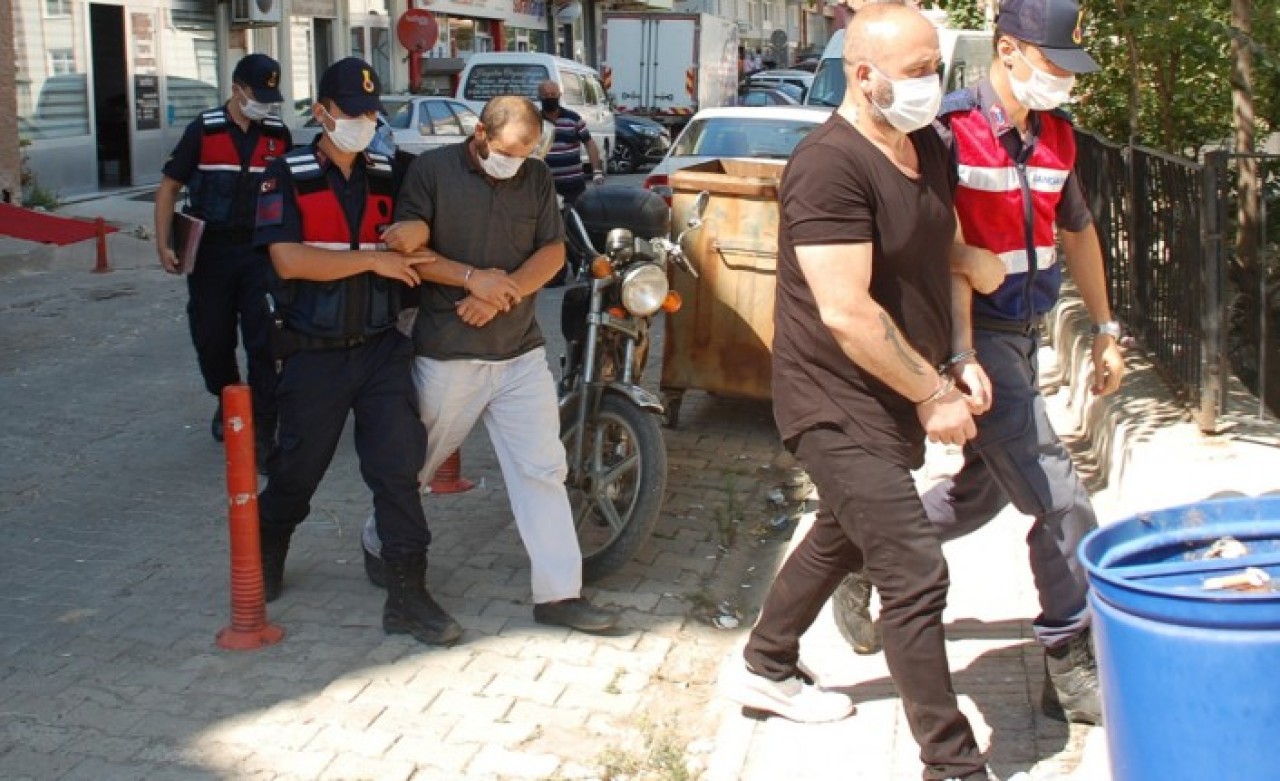 Görevli cami imamı kaçak silah ticaretinden tutuklandı