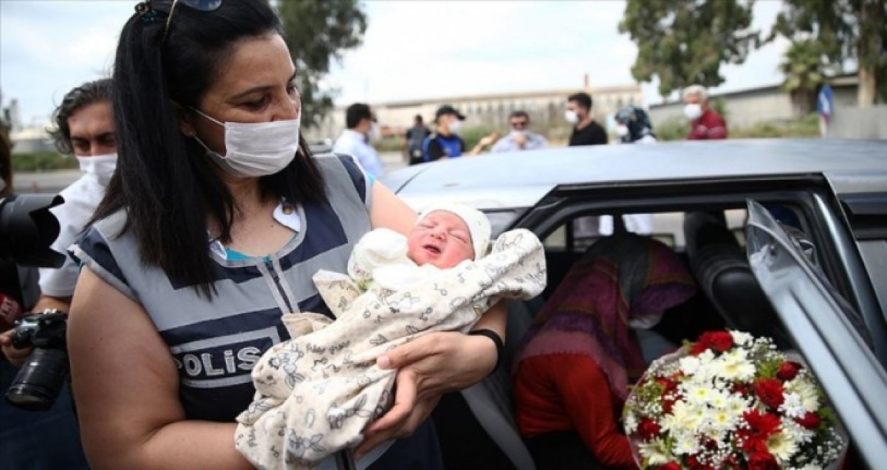Hamile Hüsne Aslan hastaneye yetişemeyince polis Demet Çubukçu doğum yaptırdı