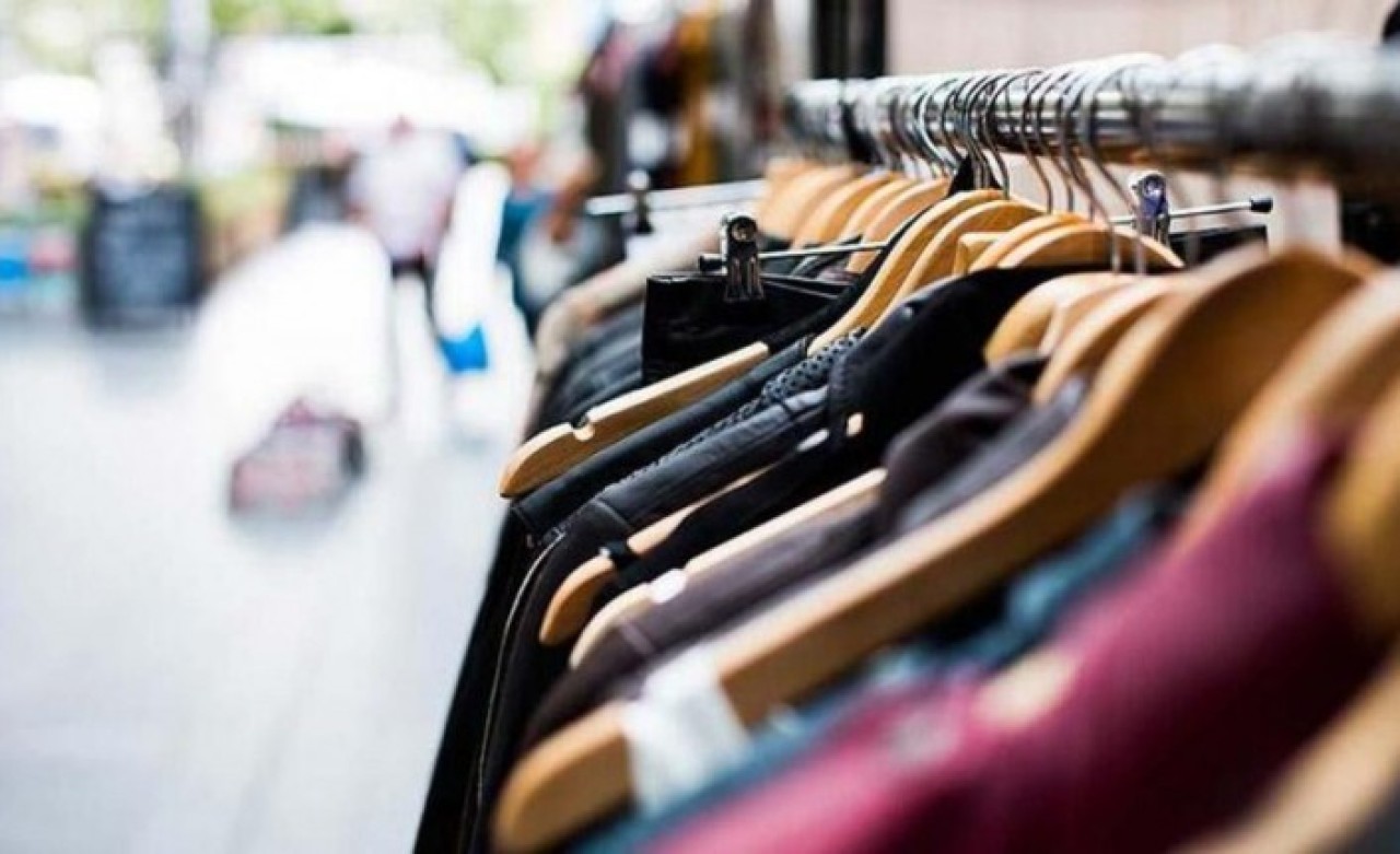 Herkesin kafasında aynı soru: Vergiler düştü,  indirim olacak mı?