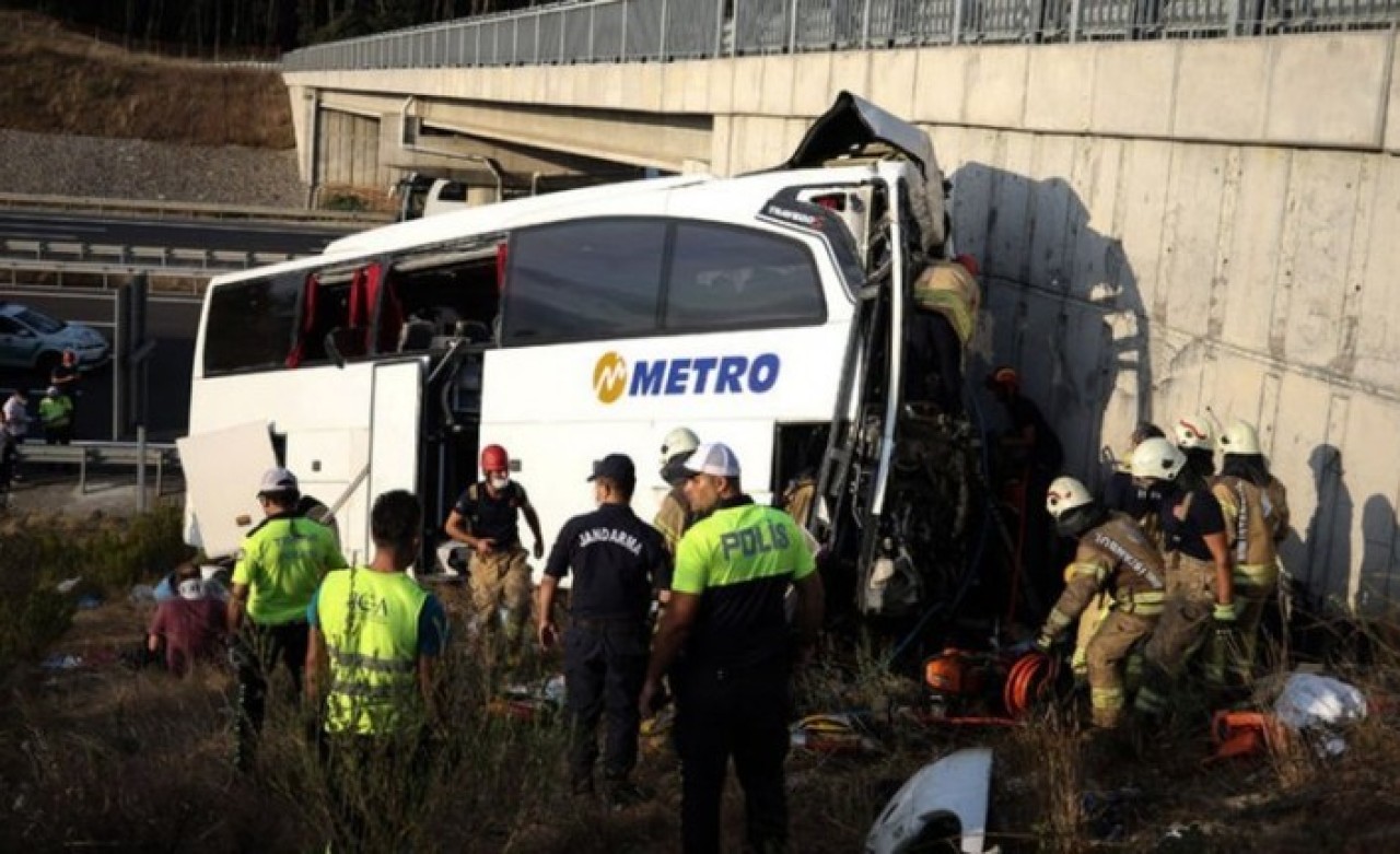 İstanbul'da feci kaza: 5 ölü,  26 yaralı