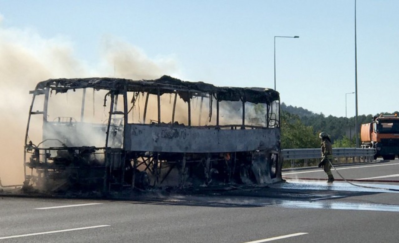 İstanbul’da korku dolu anlar: Yolcu otobüsü yandı