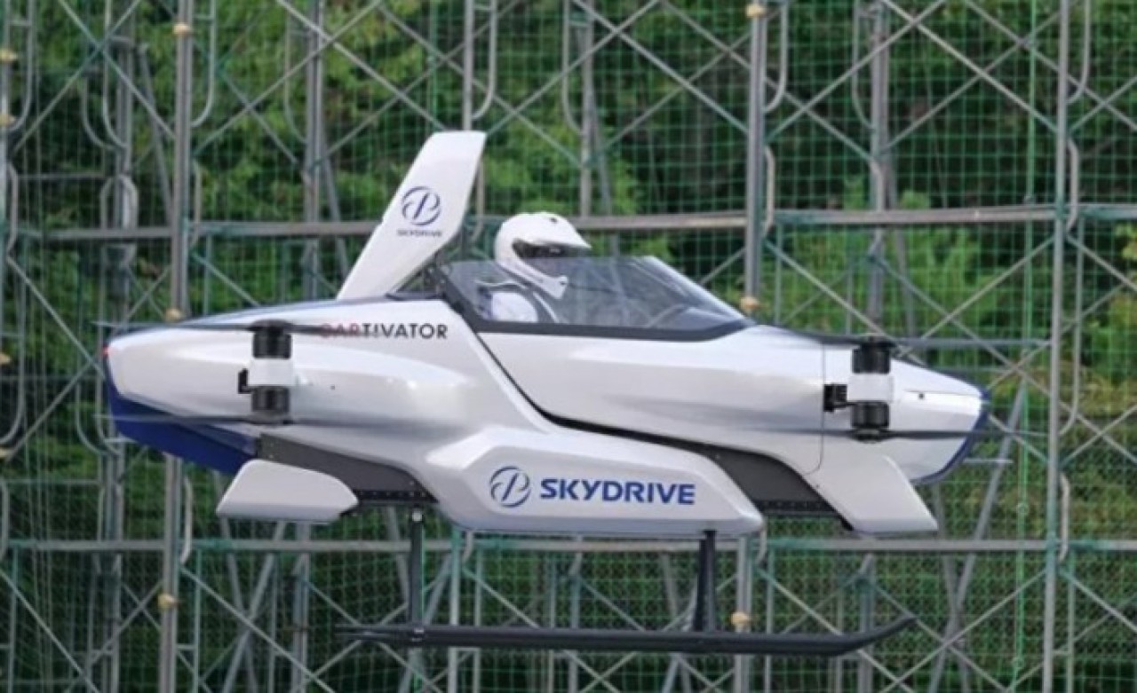 Japonya'da 'uçan araba' projesinde yolculu deneme uçuşu