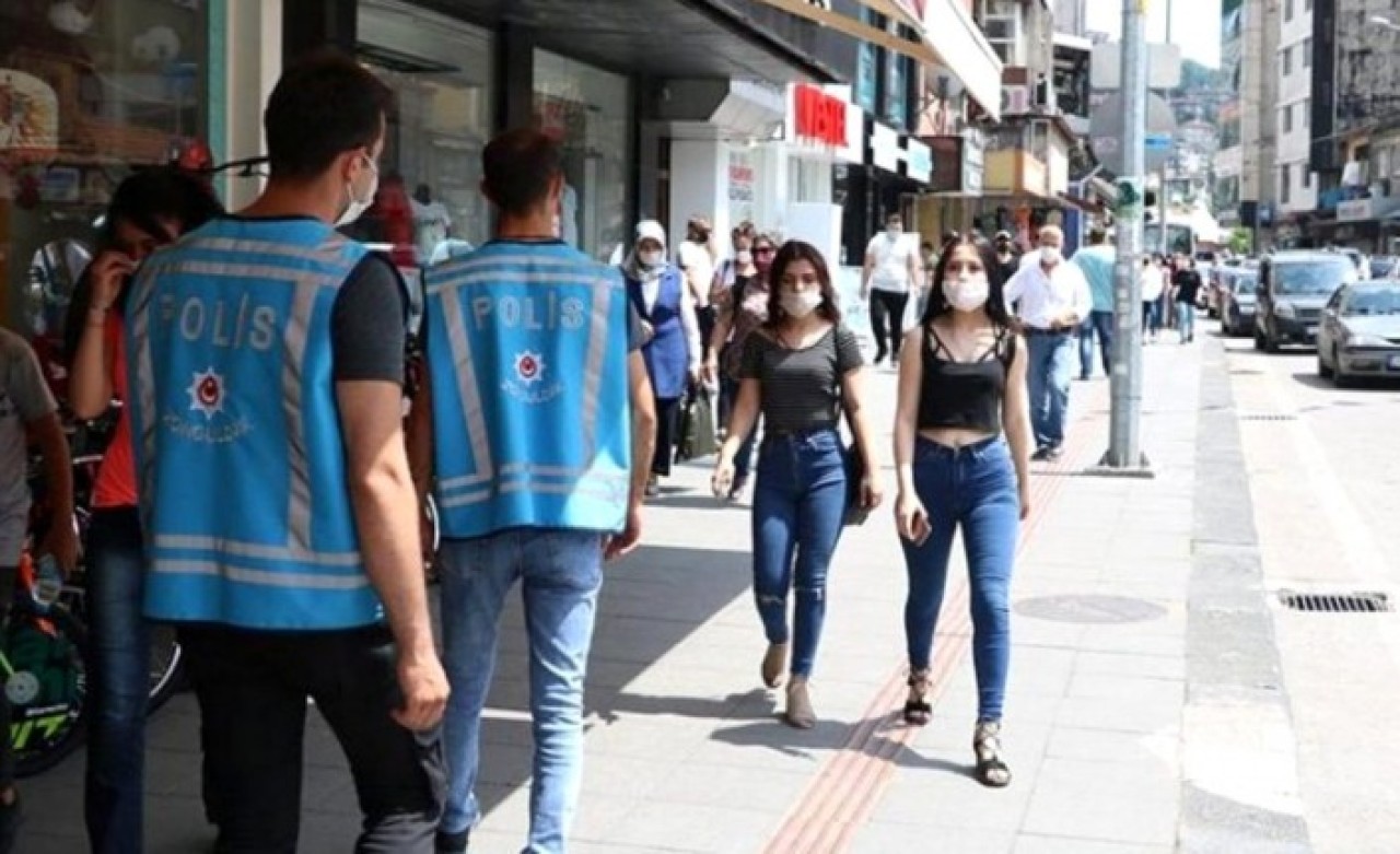 Koronavirüste flaş karar: 18 yaş altına da yasak geldi