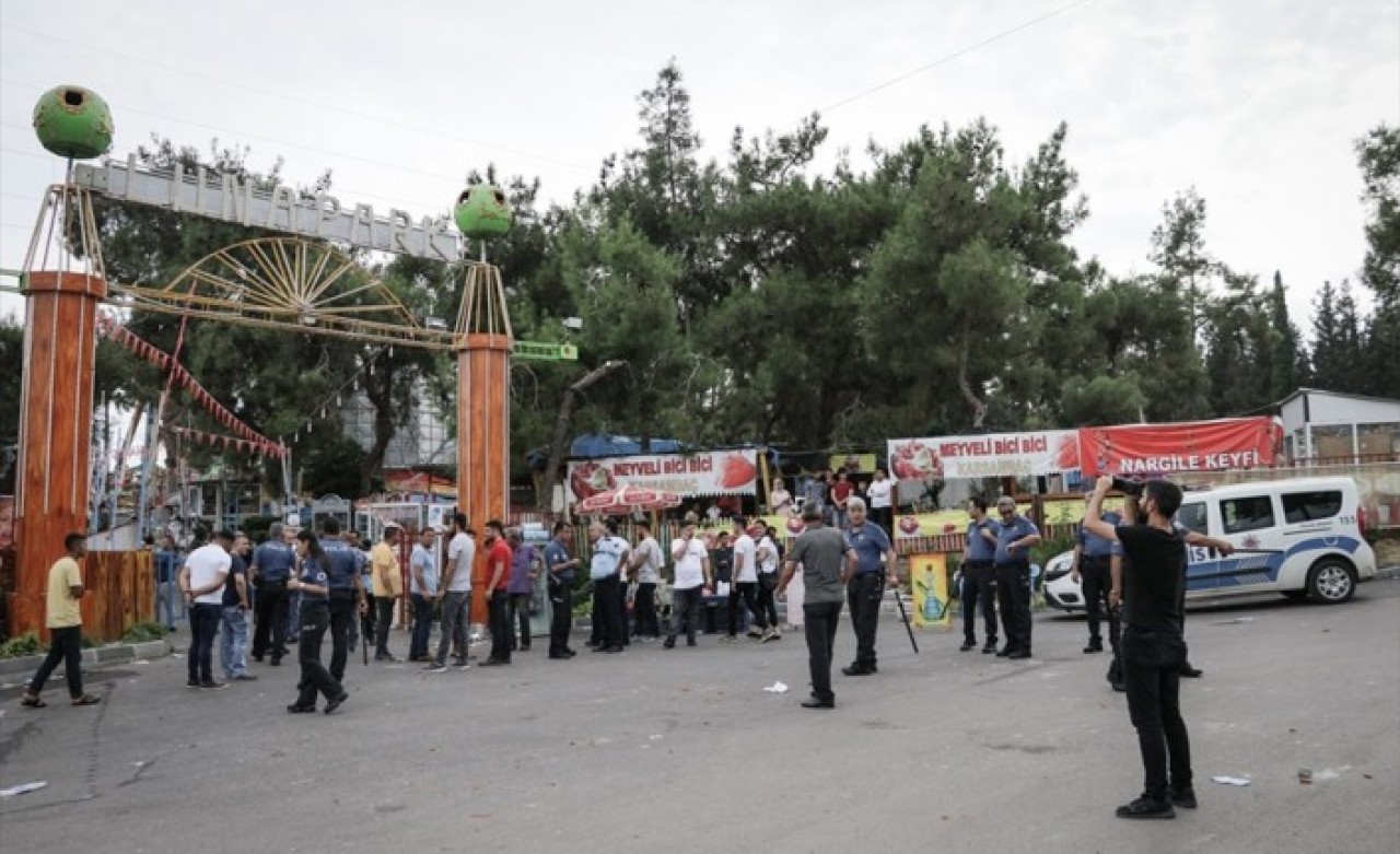 Lunaparkta çarpışan otoda çok çarptın kavgası: Yaralılar var