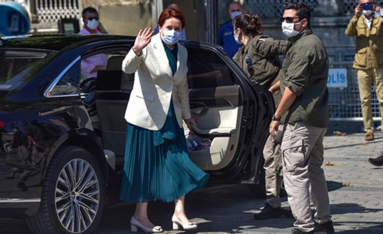 Meral Akşener,  Ayasofya'da şükür namazı kıldı