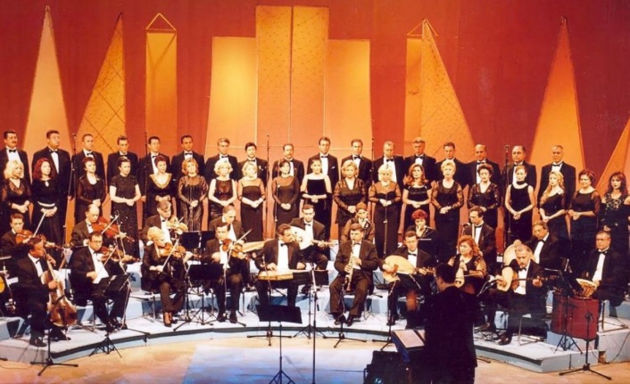 Müdür Gürsel Bilmiş'ten koro sanatçılarına inanılmaz mesaj: İç çamaşırınızı ben bildireceğim!