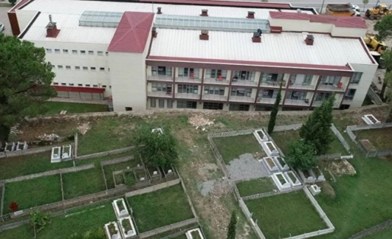 Ordu'da mezarlık manzaralı 'huzurevi'
