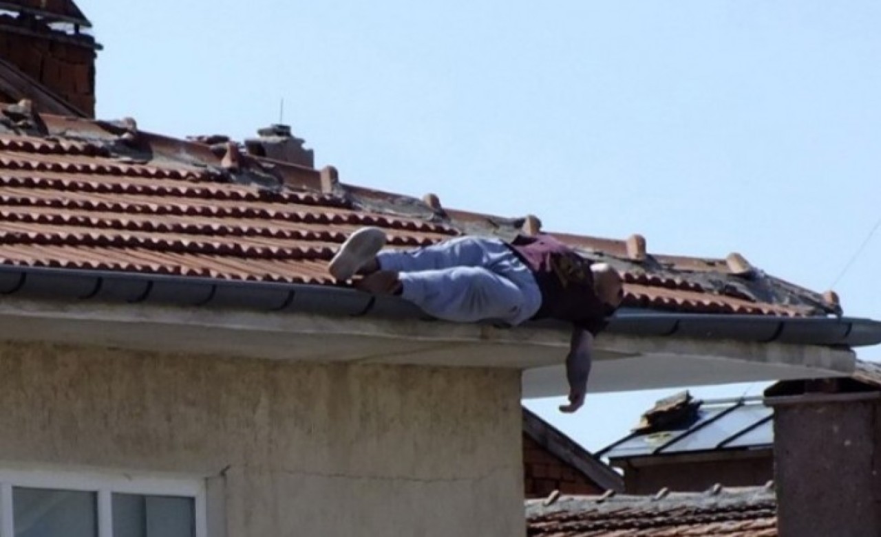 Osmaniye'de çatıdan düşen 56 yaşındaki Cemal Gürsel öldü