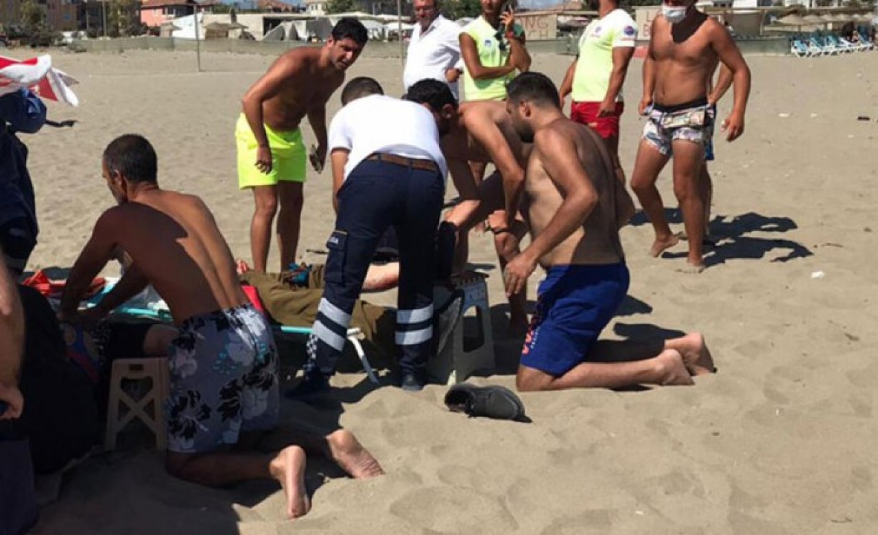 Plajda dehşet: Komşusunu,  eşini ve kızını bıçakladı!