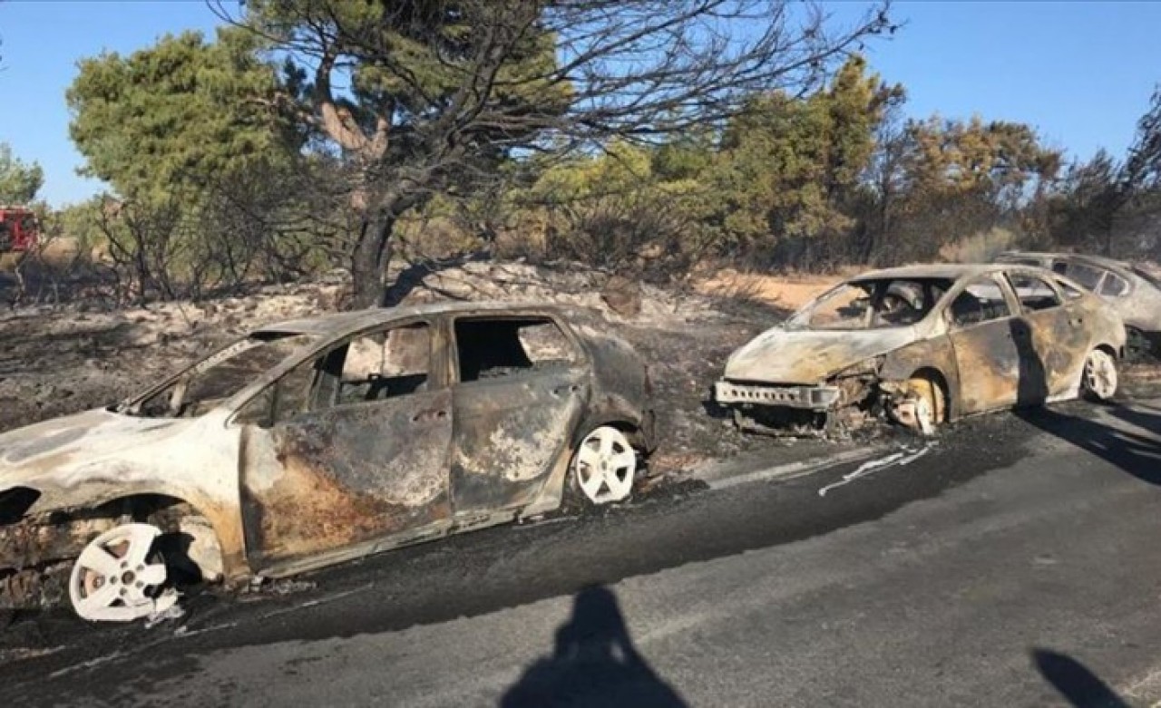 Seferihisar'da çıkan yangında 50 araç yandı