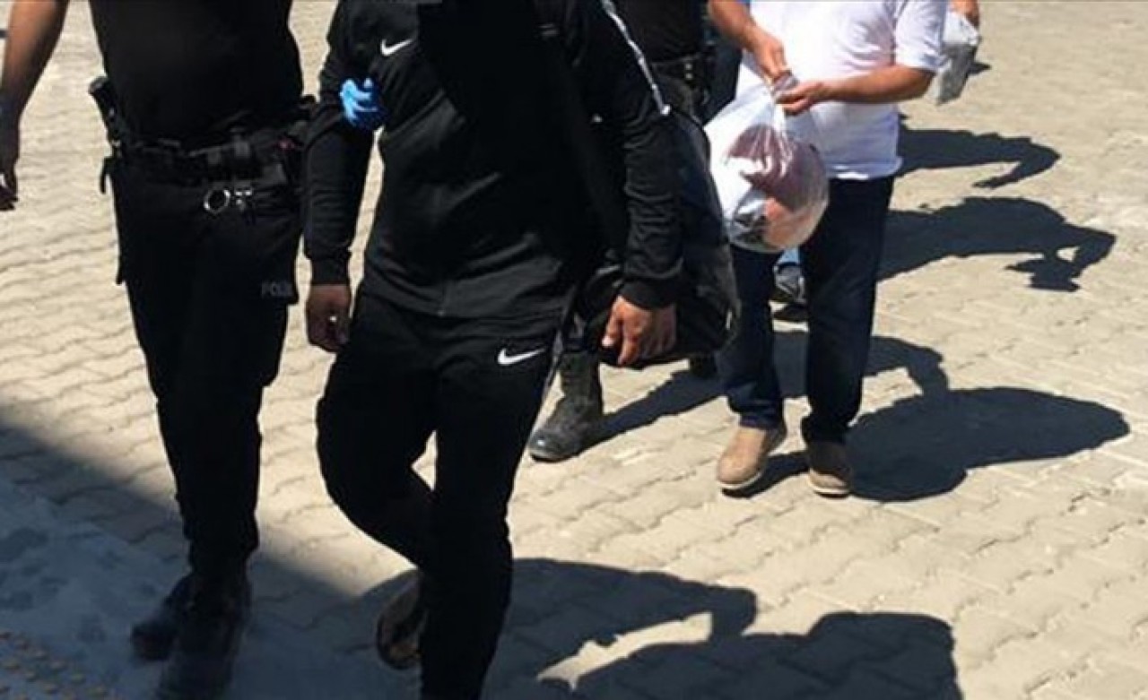 Sığınmacıların botundan 13 FETÖ şüphelisi çıktı
