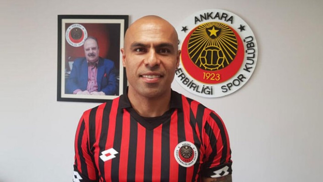 Şimdi de teknik direktör oldu: Mert Nobre imza attı