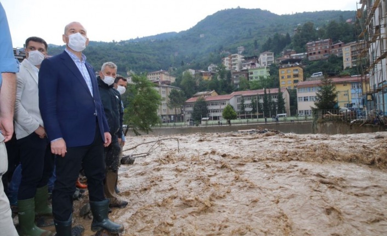 Süleyman Soylu,  Giresun'da sele kapılmaktan son anda kurtuldu!